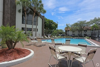 Copeland Village in Tampa, FL - Foto de edificio - Building Photo