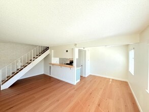 597 Paseo Ln in Thousand Oaks, CA - Building Photo - Building Photo
