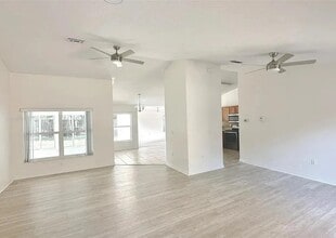 826 Berry Hill Cir in Fruitland Park, FL - Building Photo - Building Photo
