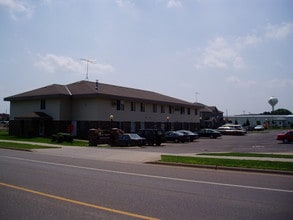 Dunn Square Apartments in Hinckley, MN - Foto de edificio - Building Photo