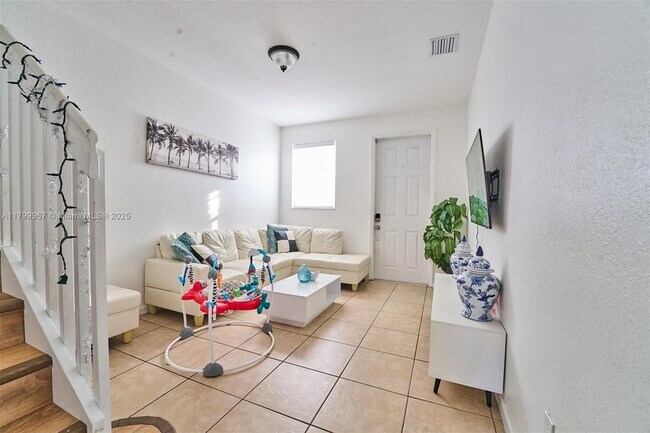 691 NE 21st Ave in Homestead, FL - Building Photo - Building Photo
