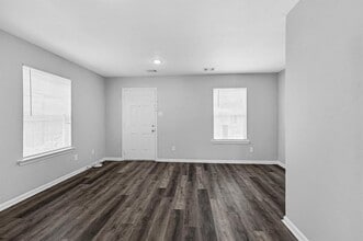 513 Avenue I in Conroe, TX - Building Photo - Building Photo