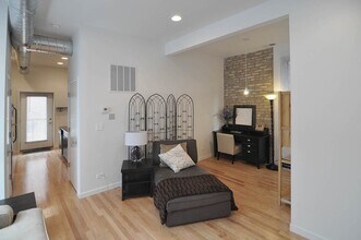 838 N Hoyne Ave in Chicago, IL - Building Photo - Building Photo