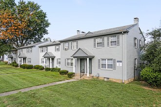 Beechmont Townhomes in Louisville, KY - Foto de edificio - Building Photo