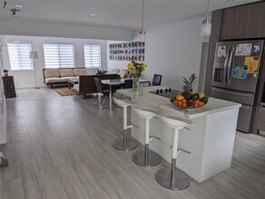 3001 SW 19th St in Miami, FL - Building Photo - Building Photo