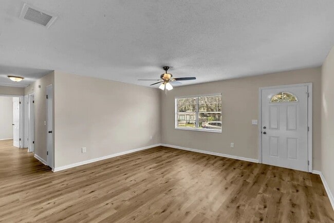 7527 39th Ave E in Palmetto, FL - Building Photo - Building Photo