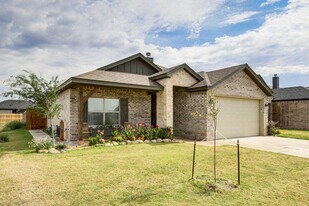 806 E 19th St in Wolfforth, TX - Building Photo