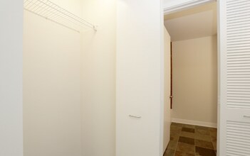 648 W Wayman St in Chicago, IL - Building Photo - Building Photo