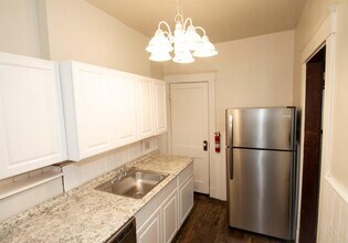 4526 Smith Rd, Unit 1 in Cincinnati, OH - Building Photo - Building Photo