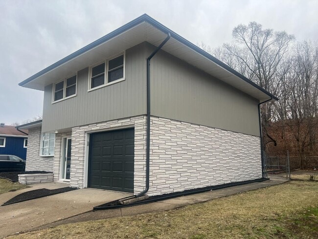 8611 Lakewood Ave in Gary, IN - Building Photo - Building Photo