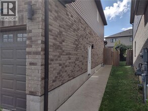 151 Hardcastle Dr in Cambridge, ON - Building Photo - Building Photo