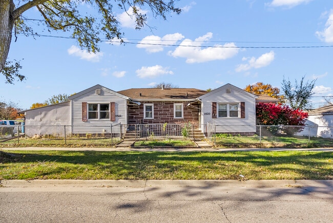 property at 1520 W 9th St