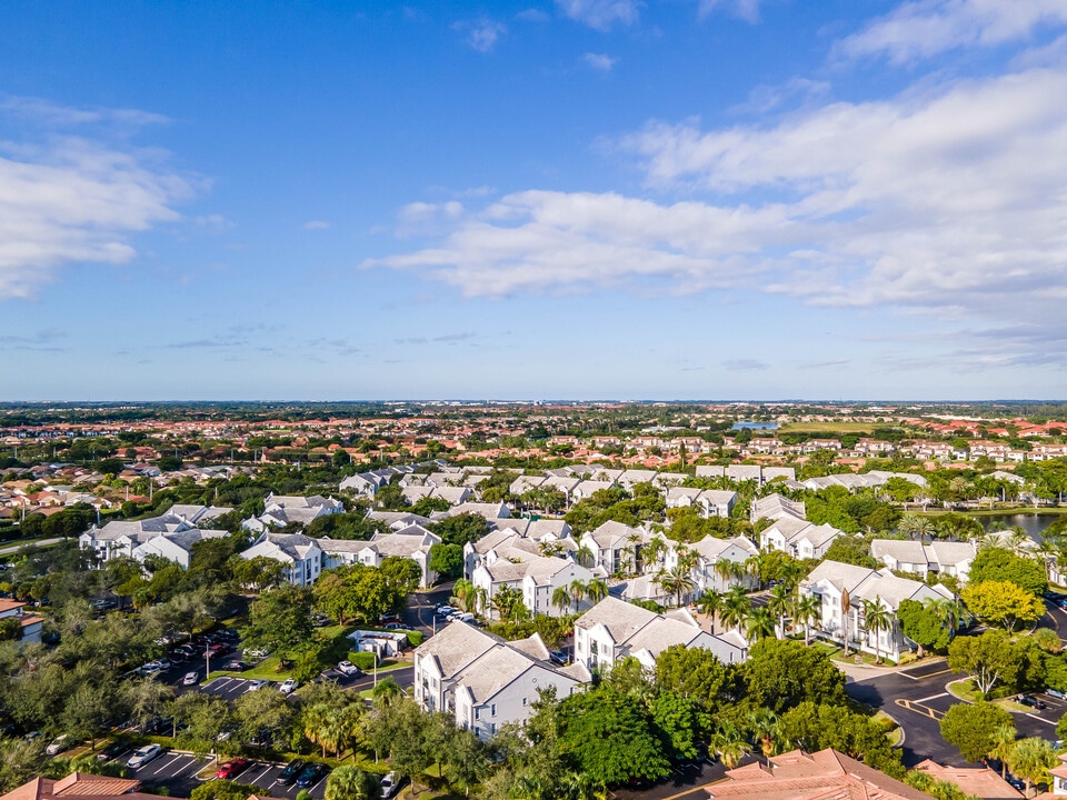 Devonaire At Pembroke Pines in Pembroke Pines, FL - Building Photo