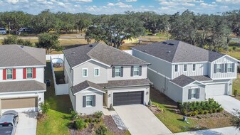 682 Heritage Sq Dr in Haines City, FL - Building Photo