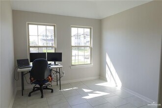 13 N 33rd St in McAllen, TX - Building Photo - Building Photo