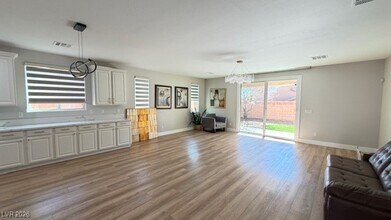 7241 Summer Grove Ave in Las Vegas, NV - Building Photo - Building Photo