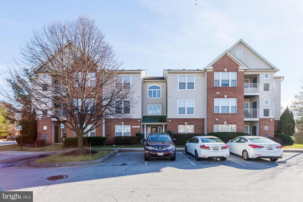 2045 Hunting Ridge Dr in Owings Mills, MD - Building Photo