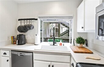 12 Corniche Dr, Unit Unit A in Dana Point, CA - Foto de edificio - Building Photo
