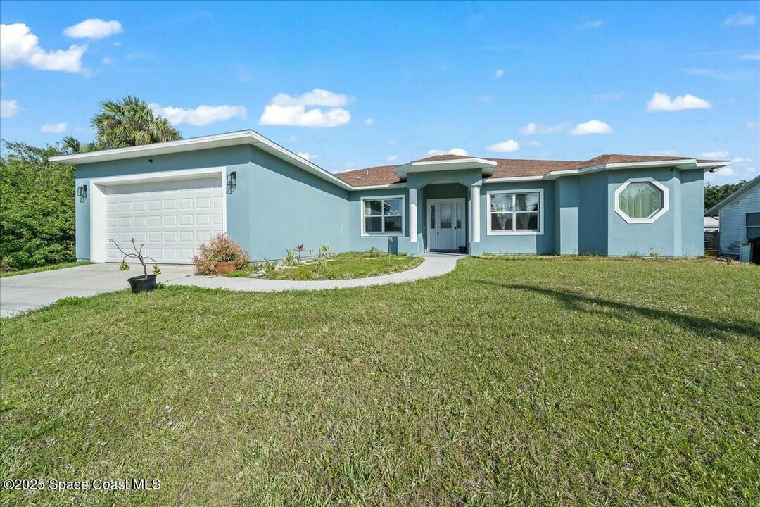 1185 Harper Blvd SW in Palm Bay, FL - Building Photo