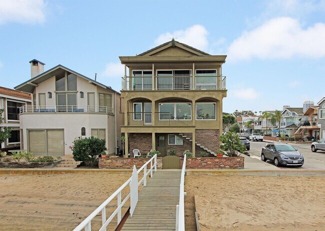 111 Edgewater Pl, Unit B in Newport Beach, CA - Building Photo - Building Photo