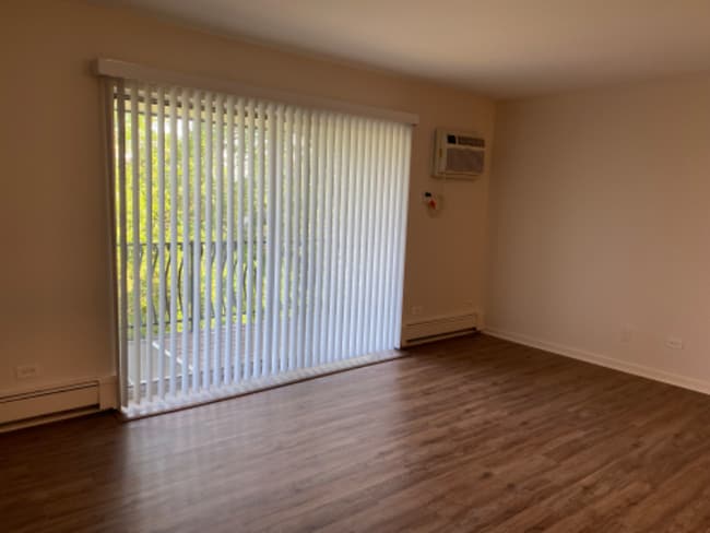 10S511 Echo Ln in Willowbrook, IL - Building Photo - Building Photo