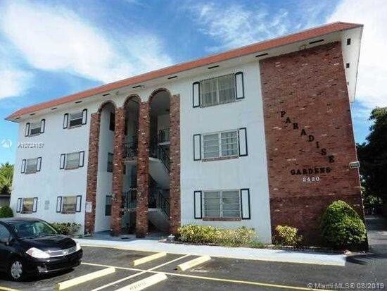 2420 Johnson St-Unit -107 in Hollywood, FL - Building Photo