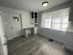 614 N Griffin St in Danville, IL - Foto de edificio - Building Photo