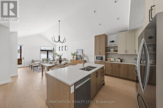 300 Hilversum Ln in Ottawa, ON - Building Photo - Building Photo