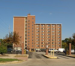 Riverview Apartments in Warren, OH - Building Photo - Building Photo