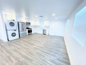 1560 Ricardo St in Los Angeles, CA - Building Photo - Building Photo