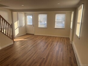 215 E Lakewood St in Patchogue, NY - Building Photo - Building Photo