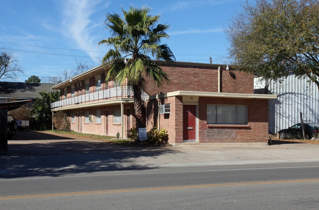 821 Yale St in Houston, TX - Foto de edificio