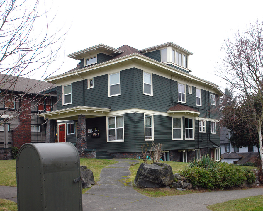 5204 18th Ave NE in Seattle, WA - Building Photo