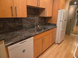 1112 Shelter Creek Ln in San Bruno, CA - Building Photo