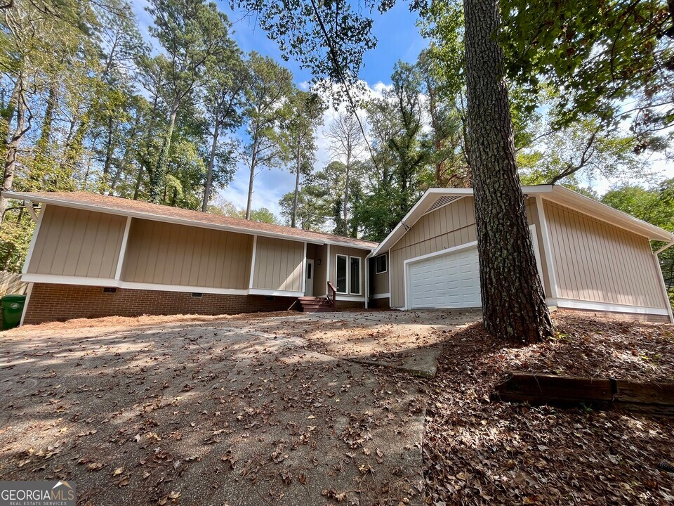 963 Willow Run in Stone Mountain, GA - Building Photo