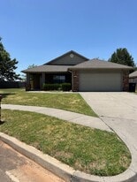 10305 Plymouth Ct in Oklahoma City, OK - Building Photo