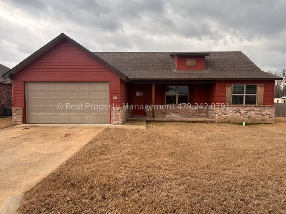 101 Countryside Wy in Pocola, OK - Building Photo