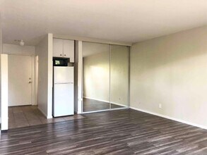 112 Avenida Pelayo-Unit -15 in San Clemente, CA - Building Photo - Building Photo