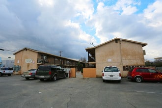 Country Village Apartments in Lamont, CA - Building Photo - Building Photo