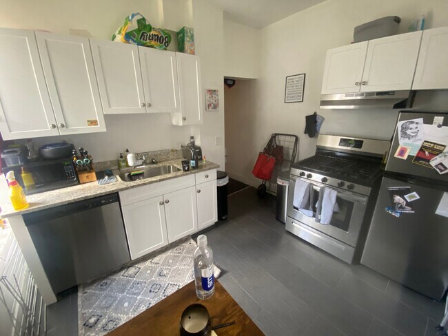 210 Hemenway St, Unit 1 in Boston, MA - Foto de edificio - Building Photo