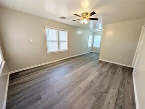 221 E Myrtle Dr in Midwest City, OK - Building Photo - Building Photo