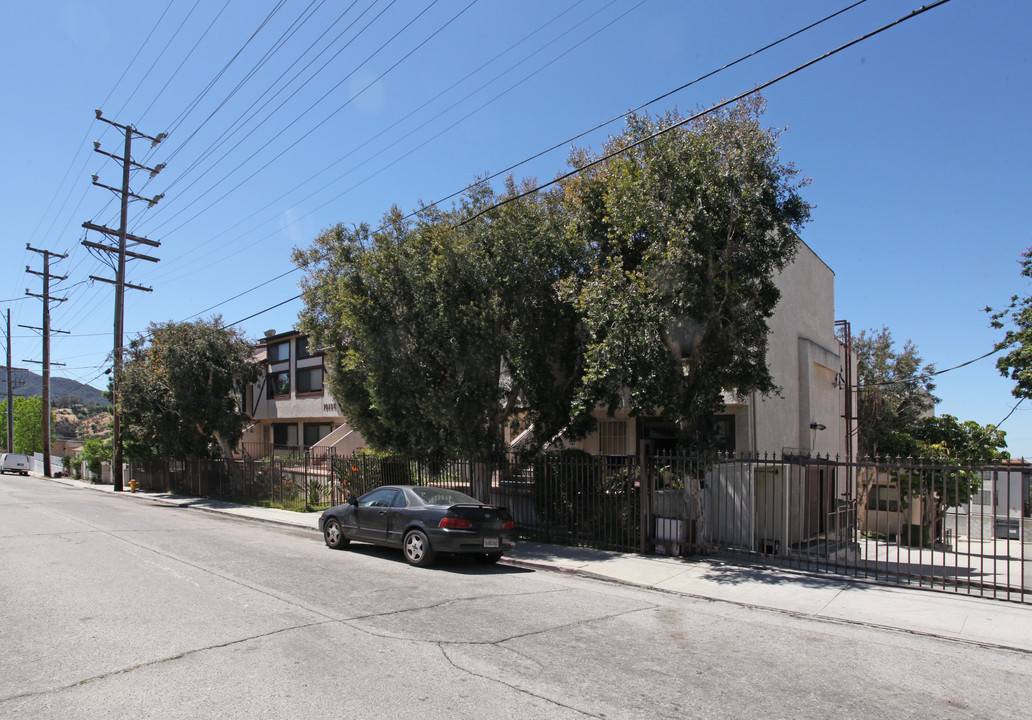 10135 Hillhaven Ave in Tujunga, CA - Building Photo