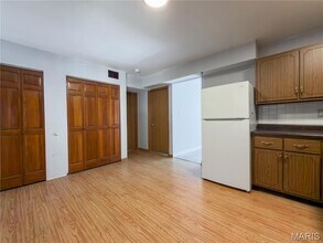 3004 Pembroke Ln, Unit 63 in High Ridge, MO - Building Photo - Building Photo