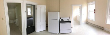 21 Loomis St, Unit 2 in Burlington, VT - Building Photo - Building Photo