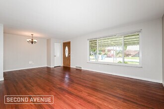 382 Collins Dr in Pittsburgh, PA - Building Photo - Building Photo