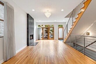 516 N Claremont Ave in Chicago, IL - Building Photo - Building Photo