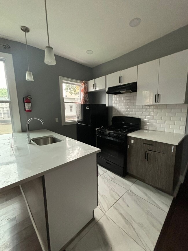 808 S 17th St, Unit 2 in Newark, NJ - Foto de edificio - Building Photo