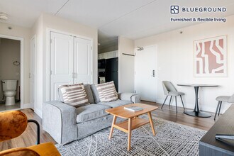 812 Memorial Dr in Cambridge, MA - Building Photo - Building Photo