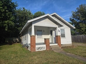 117 N Spring St in Nevada, MO - Building Photo - Building Photo