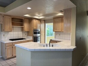 112 Finchley Ln in Folsom, CA - Building Photo - Building Photo